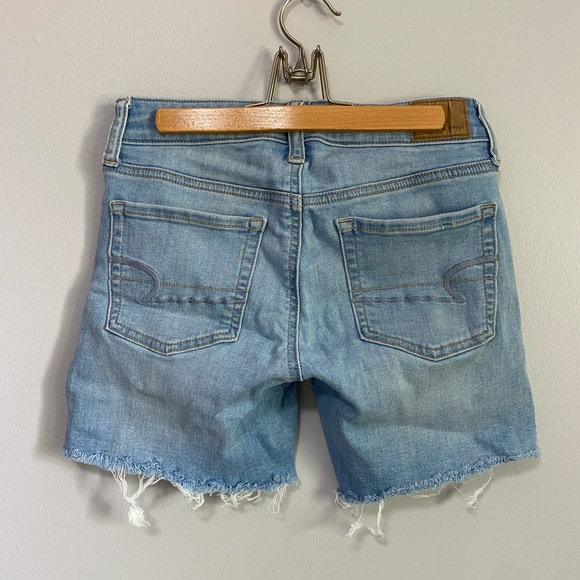American Eagle Mid Length Shorts - Picture 2 of 4